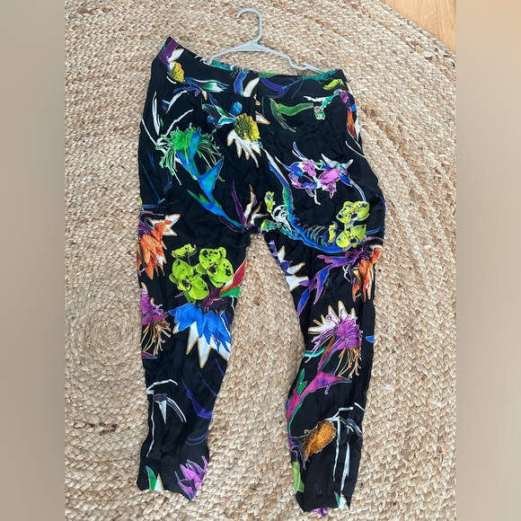 Just Cavalli — silk pants!! The fabric is amazing - Picture 2 of 4